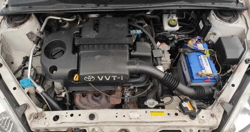 Toyota Yaris cena 5700 przebieg: 410000, rok produkcji 2004 z Bartoszyce małe 56
